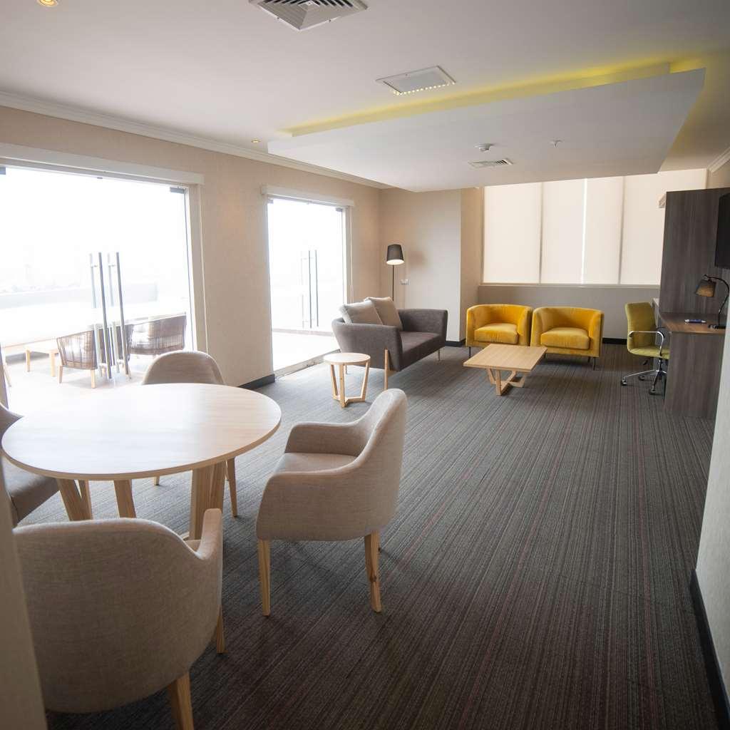 Doubletree By Hilton Trujillo Hotel Room photo