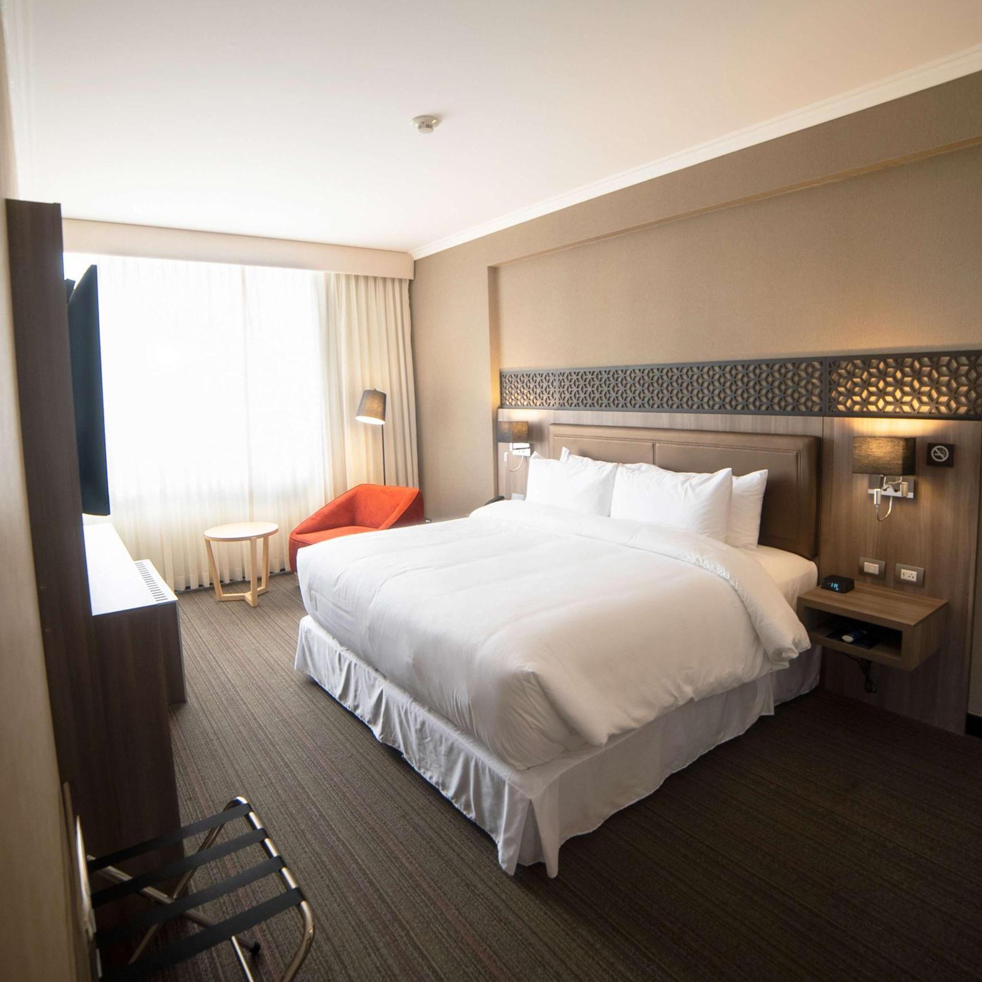 Doubletree By Hilton Trujillo Hotel Exterior photo