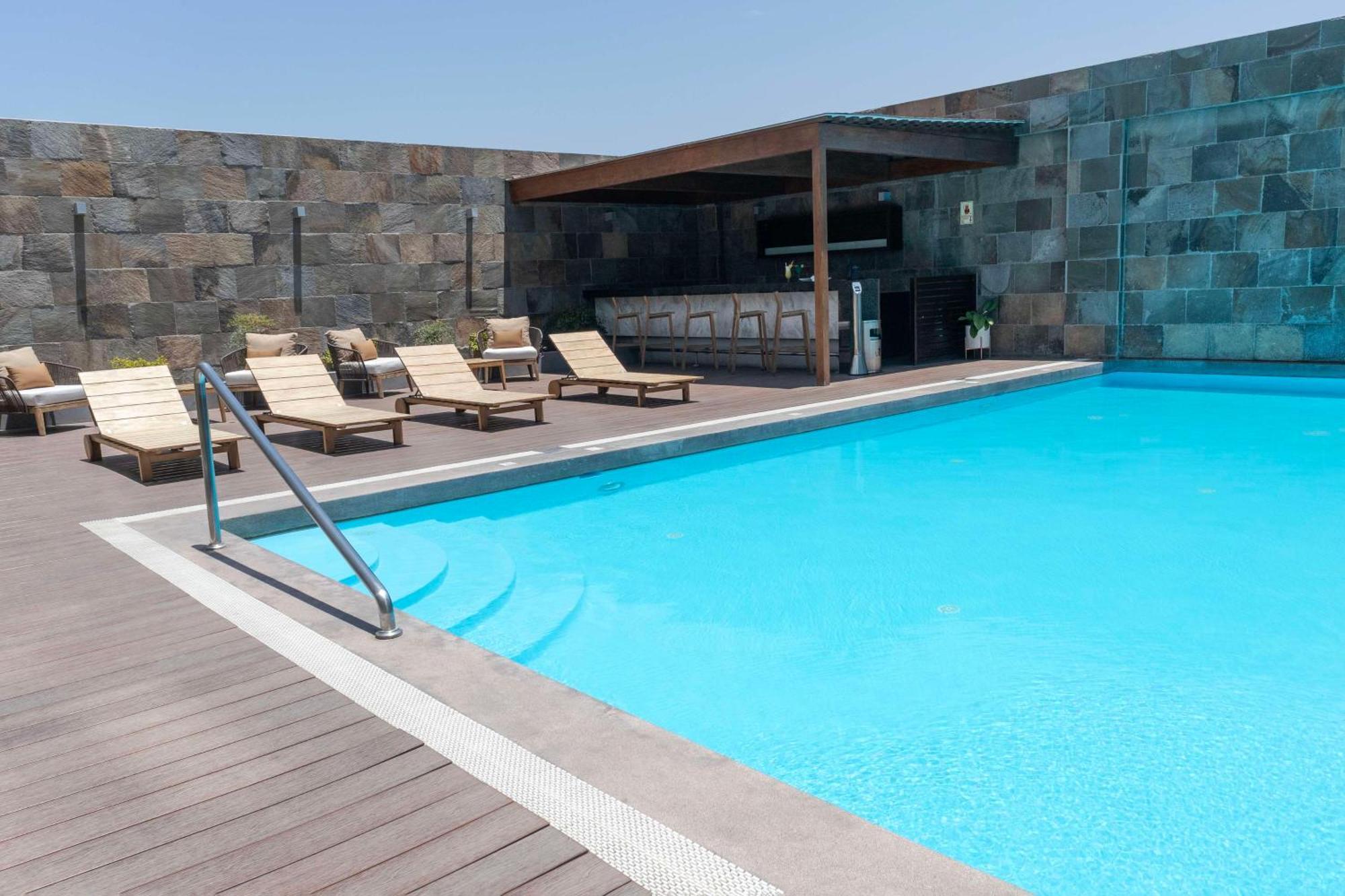 Doubletree By Hilton Trujillo Hotel Exterior photo