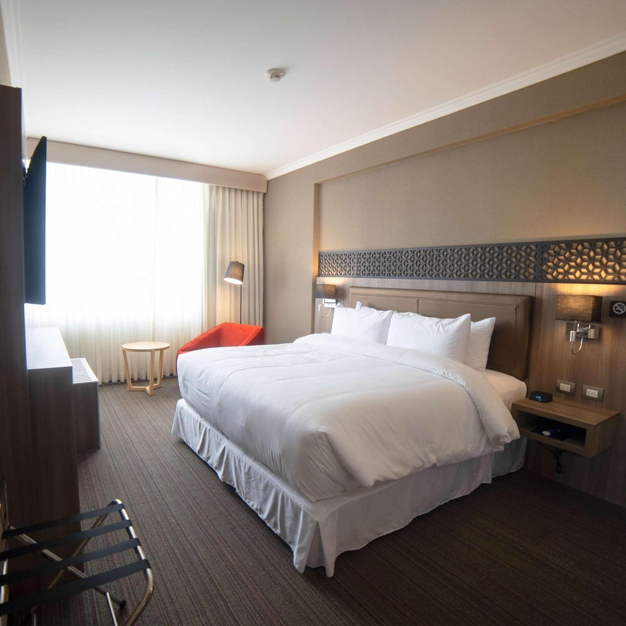 Doubletree By Hilton Trujillo Hotel Exterior photo