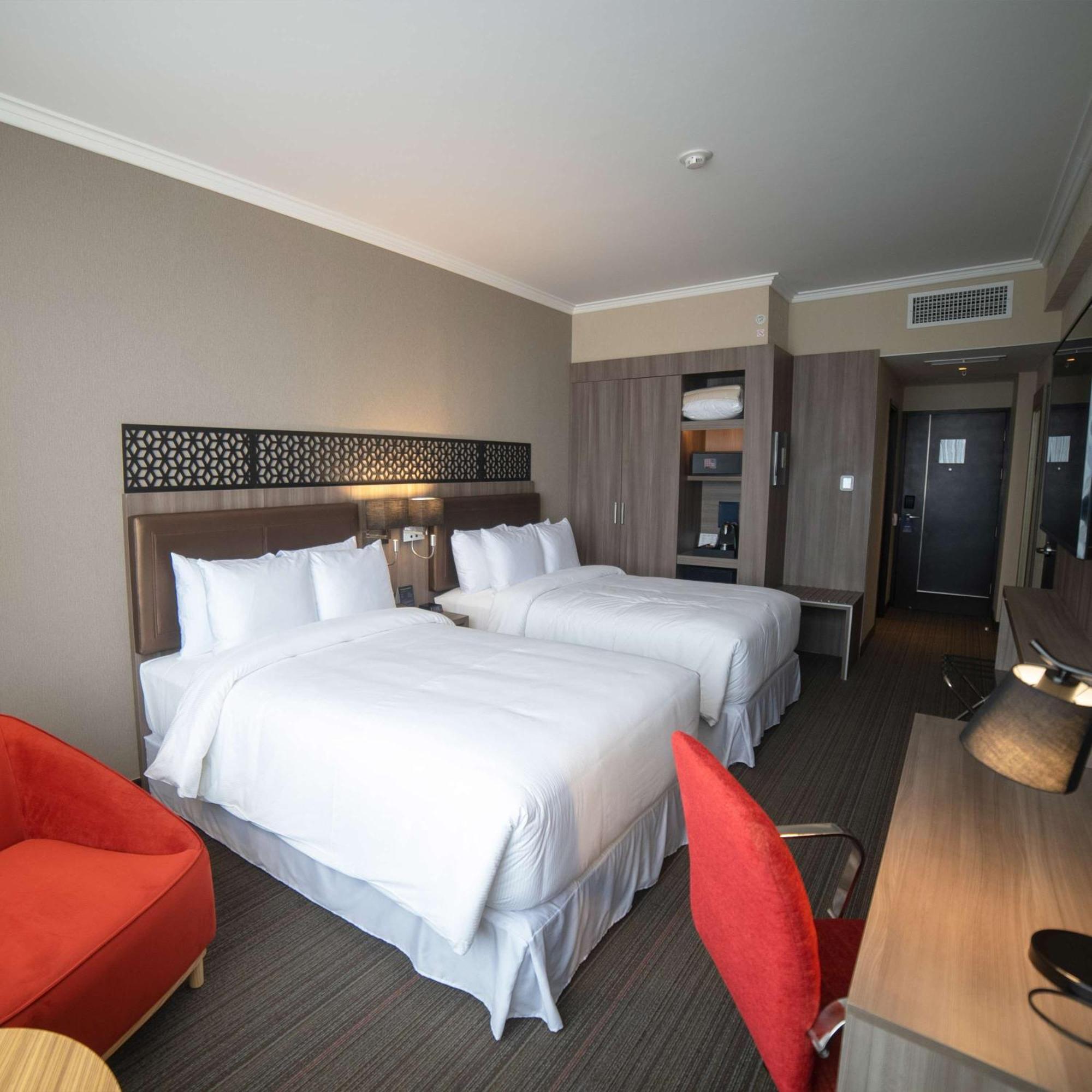 Doubletree By Hilton Trujillo Hotel Exterior photo
