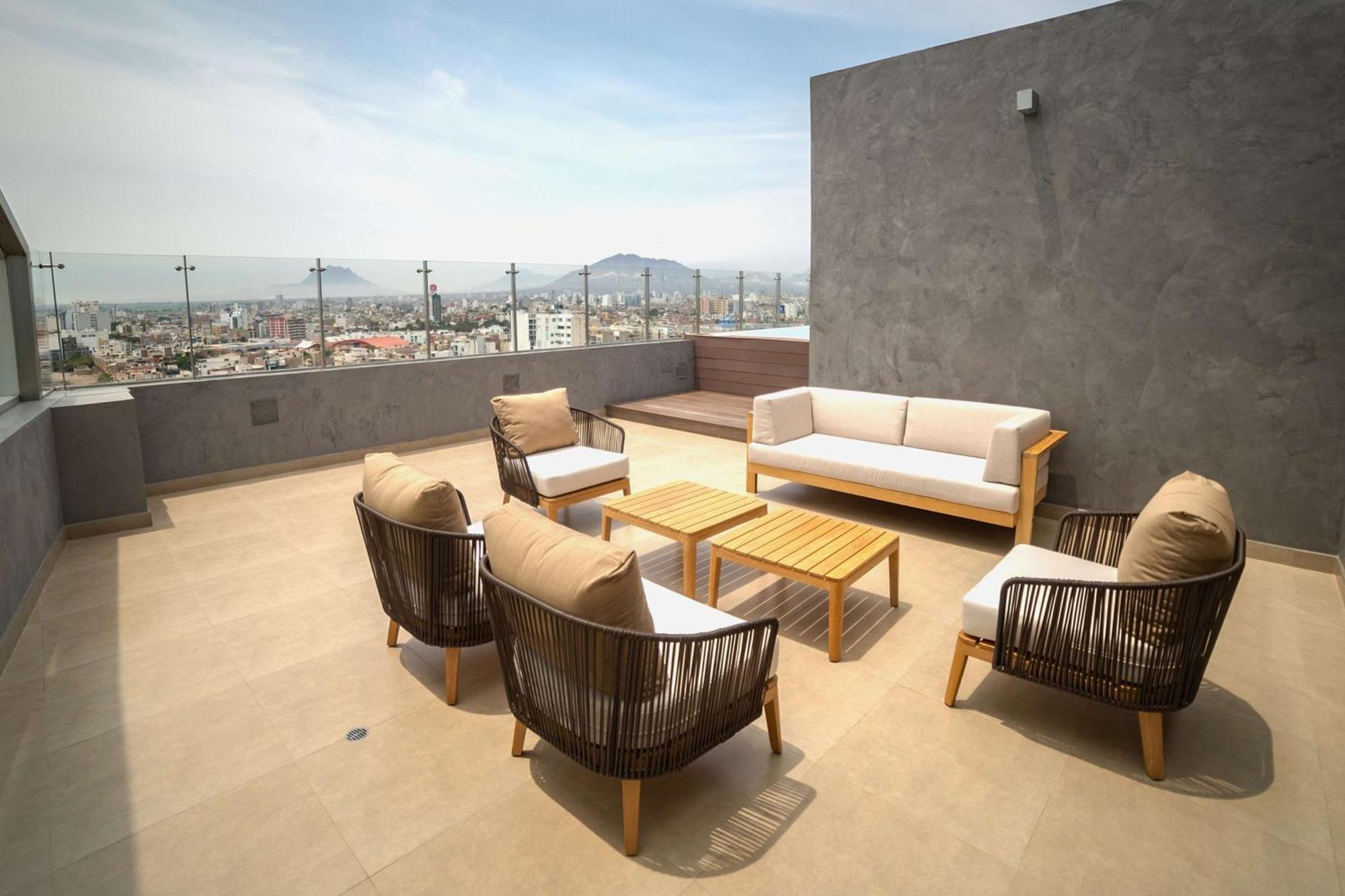 Doubletree By Hilton Trujillo Hotel Exterior photo