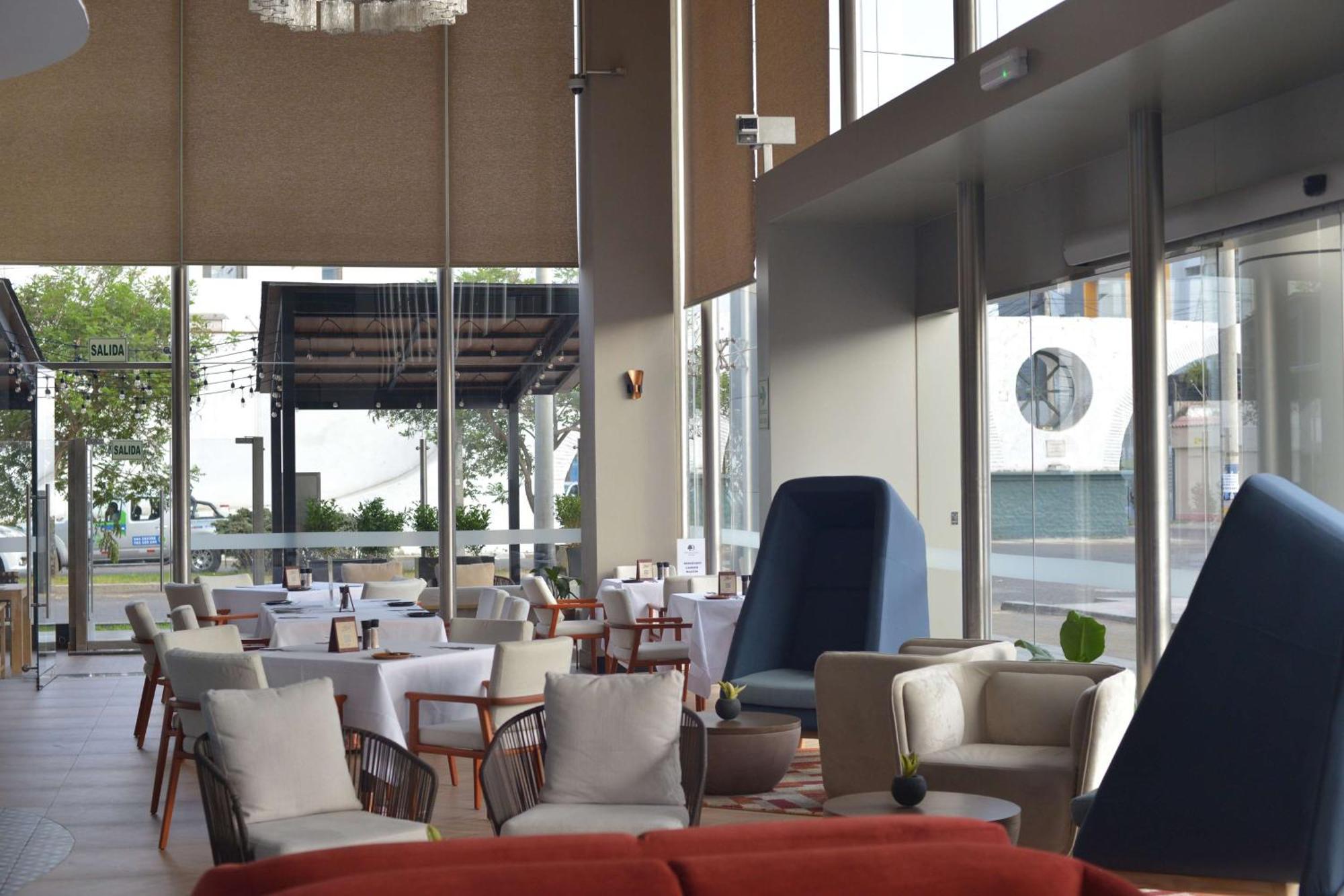 Doubletree By Hilton Trujillo Hotel Exterior photo