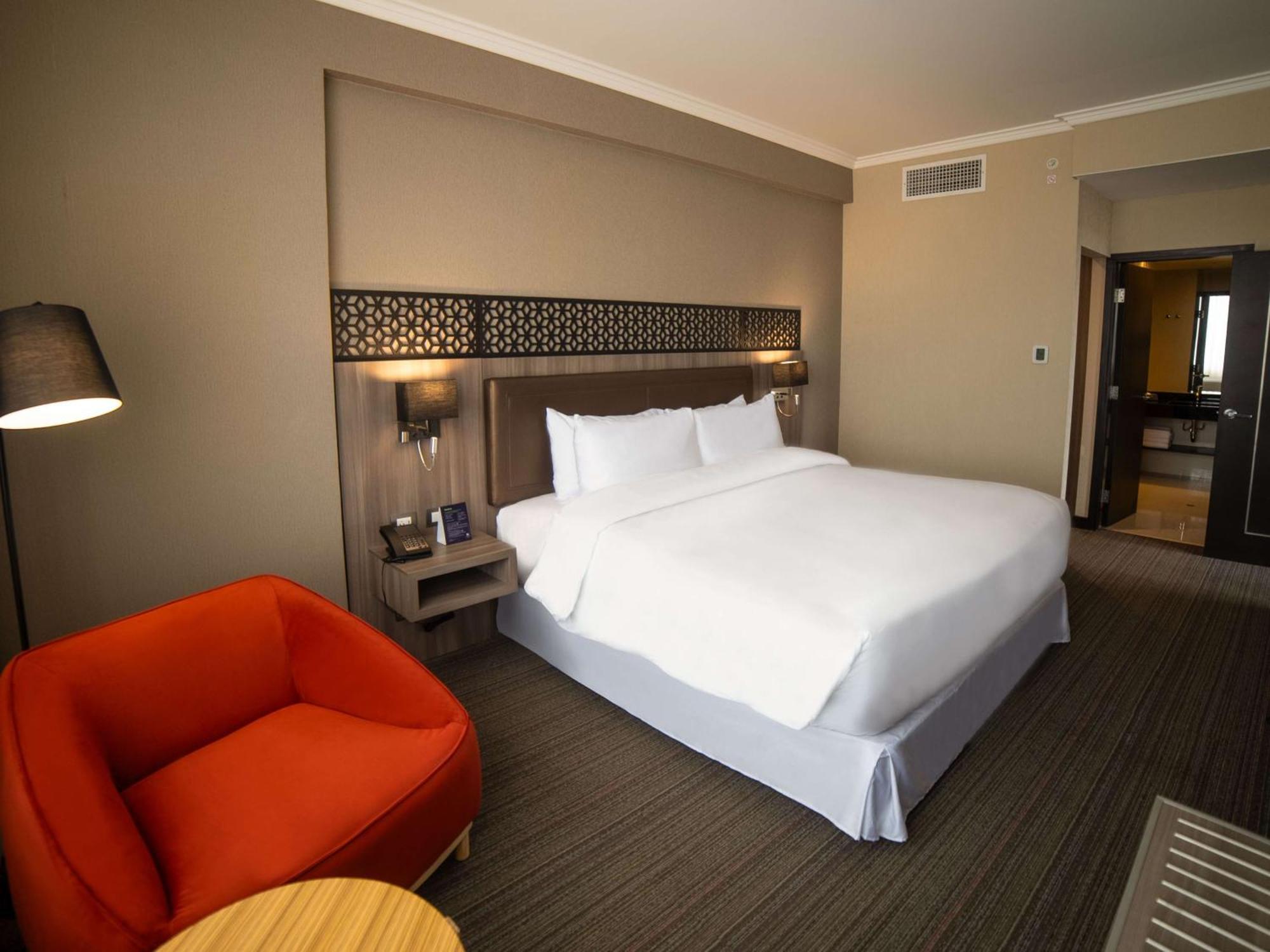 Doubletree By Hilton Trujillo Hotel Exterior photo