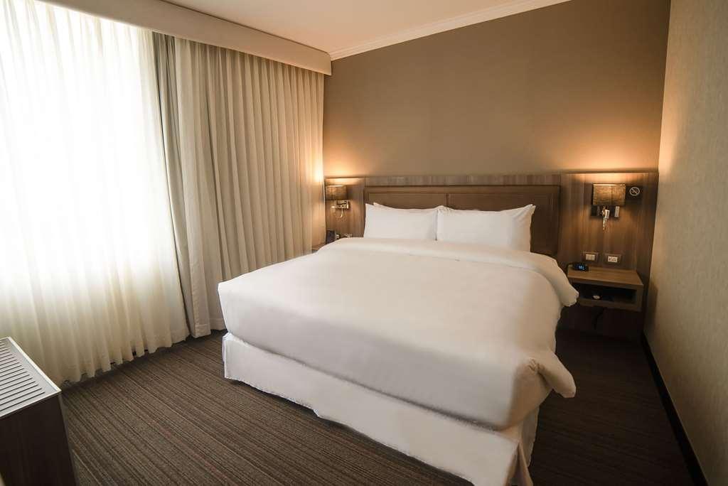 Doubletree By Hilton Trujillo Hotel Room photo